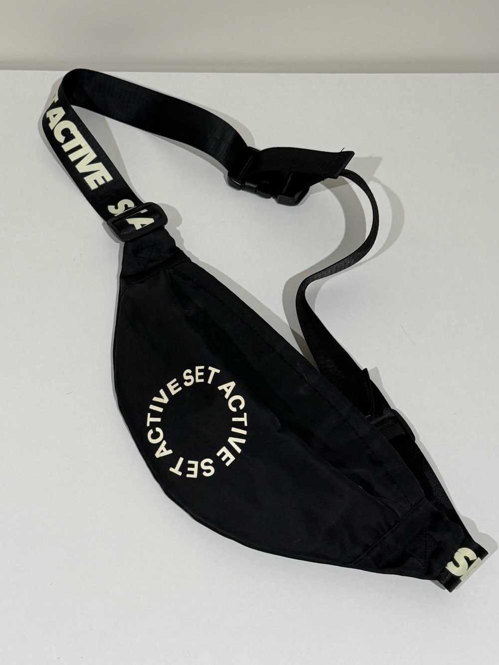 Set Active Black Crossbody Sling Bag